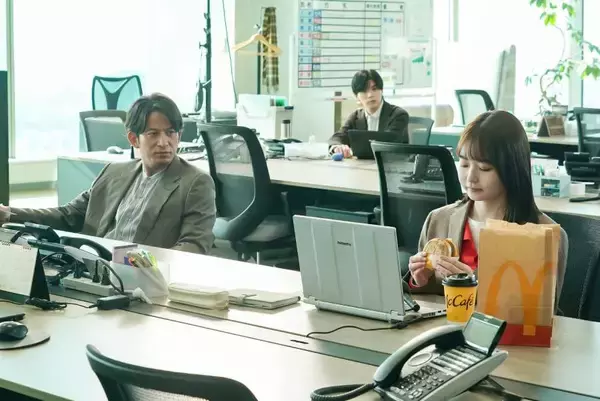 「朝マック新TVCMに12年ぶり「マックグリドル」　岡田准一＆山田杏奈コンビが朝から“自分を甘やかす”」の画像