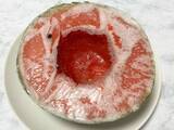 「材料は2つだけ！海外SNSで大バズり中の「冷凍スイカアイス」に挑戦」の画像7