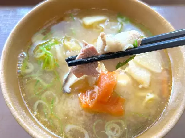 「すき家新メニュー「とん汁みそらーめん」がおいしい！でも言いたいこともある」の画像