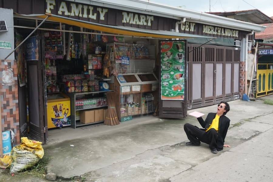 これがフィリピンの“ファミマ”……？メンチニキがメンチ調達で立ち寄った店が話題