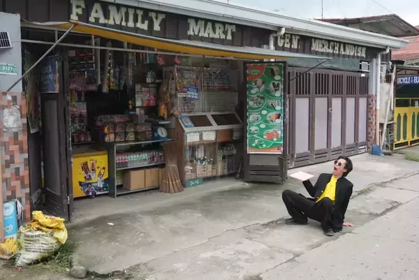 「これがフィリピンの“ファミマ”……？メンチニキがメンチ調達で立ち寄った店が話題」の画像