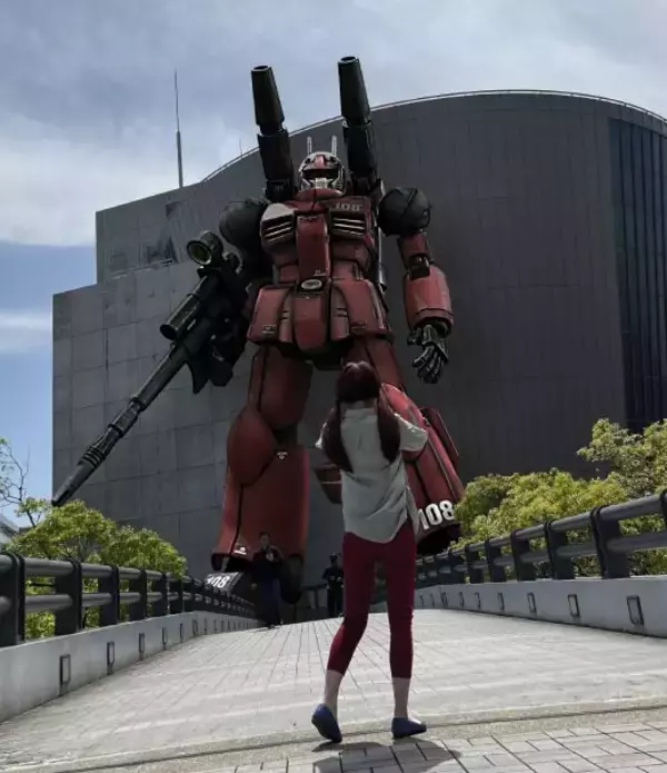 「ガンプラもコスプレも全部ひとり　「Vガンダム」再現画像の裏側がすごかった」の画像