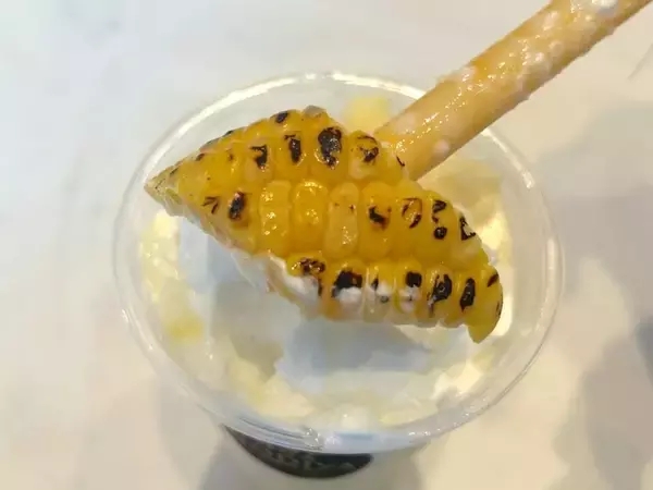 「焼きとうもろこしがドン！ゴディバの新作ドリンクが想像以上に“コーンポタージュ”だった」の画像