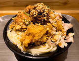 「総重量1キロ！ はなまるうどん「爆担々」は意外にも軽やかな食べ口？ 巨漢記者が実食」の画像1