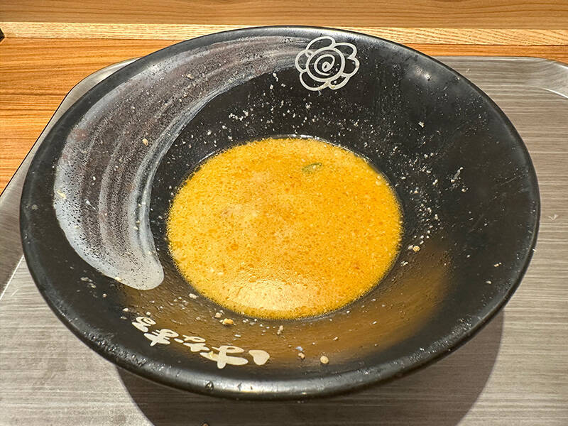 総重量1キロ！ はなまるうどん「爆担々」は意外にも軽やかな食べ口？ 巨漢記者が実食
