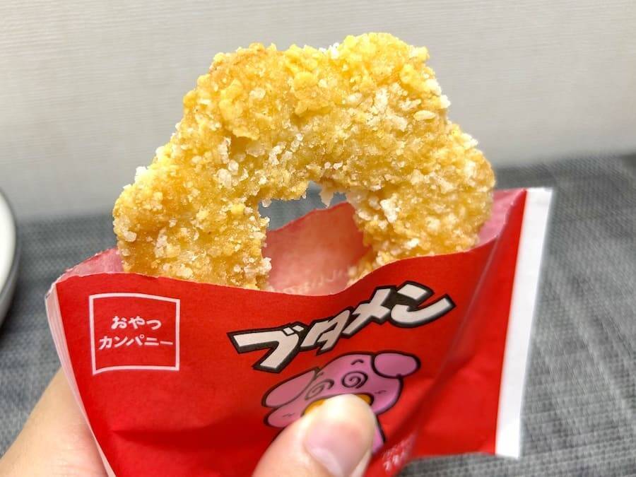 これは「トン・デ・リング」？　セブンのリング型チキンを食べたら意外な発見