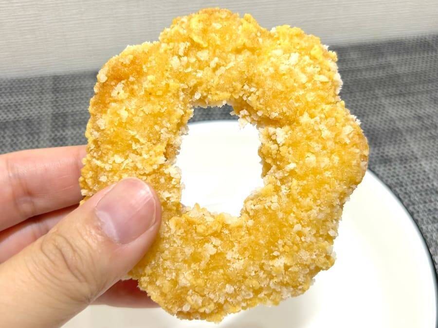 これは「トン・デ・リング」？　セブンのリング型チキンを食べたら意外な発見