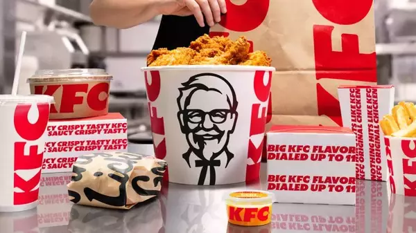 「KFCロゴの「手足に見える呪い」は解けるのか？　グローバル公式サイトでカーネルの進化が発表」の画像