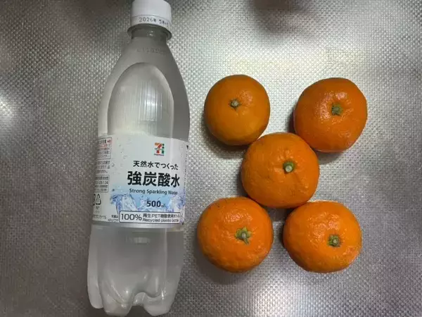 「SNSでバズった「炭酸みかん」作ってみた　みかんがシュワシュワの新食感デザートに」の画像