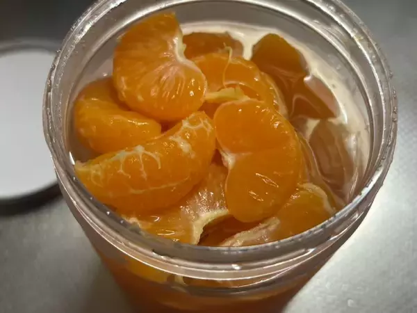 「SNSでバズった「炭酸みかん」作ってみた　みかんがシュワシュワの新食感デザートに」の画像