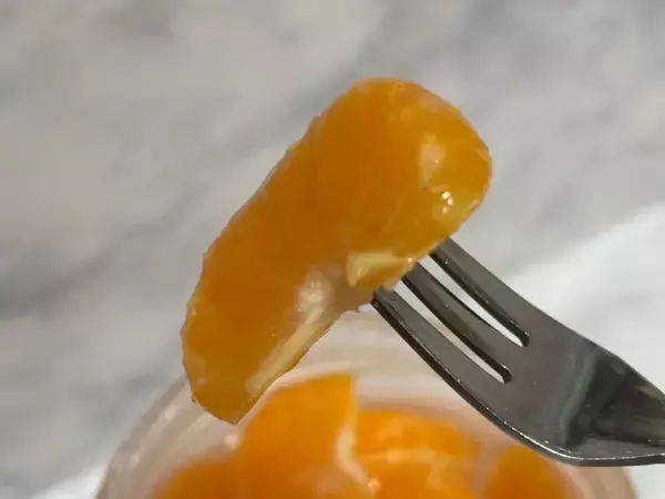 「SNSでバズった「炭酸みかん」作ってみた　みかんがシュワシュワの新食感デザートに」の画像