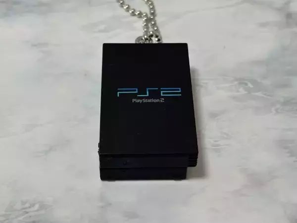 「プレステのチャーム付きビスケット発売　アラフォーゲーマーがレビューしてみる　」の画像