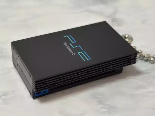 「プレステのチャーム付きビスケット発売　アラフォーゲーマーがレビューしてみる　」の画像