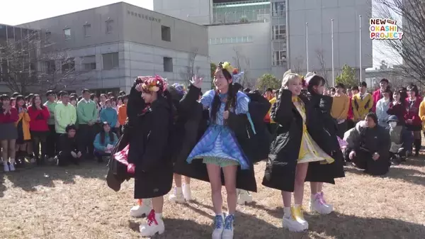 「FRUITS ZIPPER、390人のファンと初共演　明治「果汁グミ」新WEBCM公開」の画像