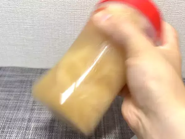 「麦茶がビールそっくりに変身　伊藤園の「泡ふわむぎ茶」を実際に作ってみた」の画像