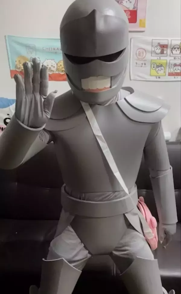 「ちいかわの世界に行きたい」ファン、考えた末に鎧さん化　再現度がガチすぎた