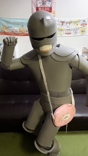 「ちいかわの世界に行きたい」ファン、考えた末に鎧さん化　再現度がガチすぎた