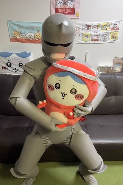 「ちいかわの世界に行きたい」ファン、考えた末に鎧さん化　再現度がガチすぎた