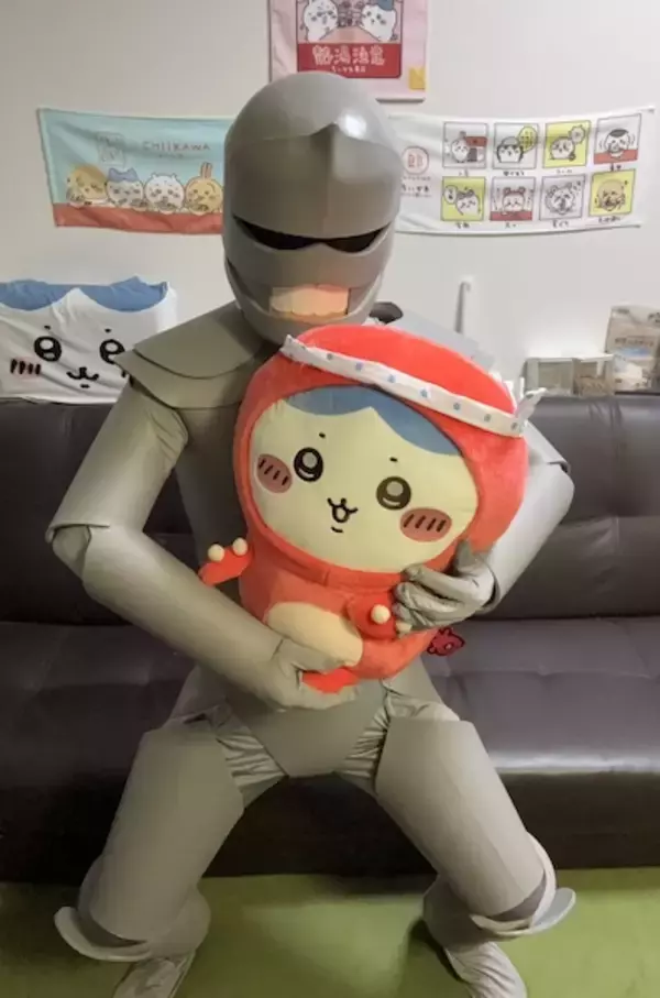 「「ちいかわの世界に行きたい」ファン、考えた末に鎧さん化　再現度がガチすぎた」の画像