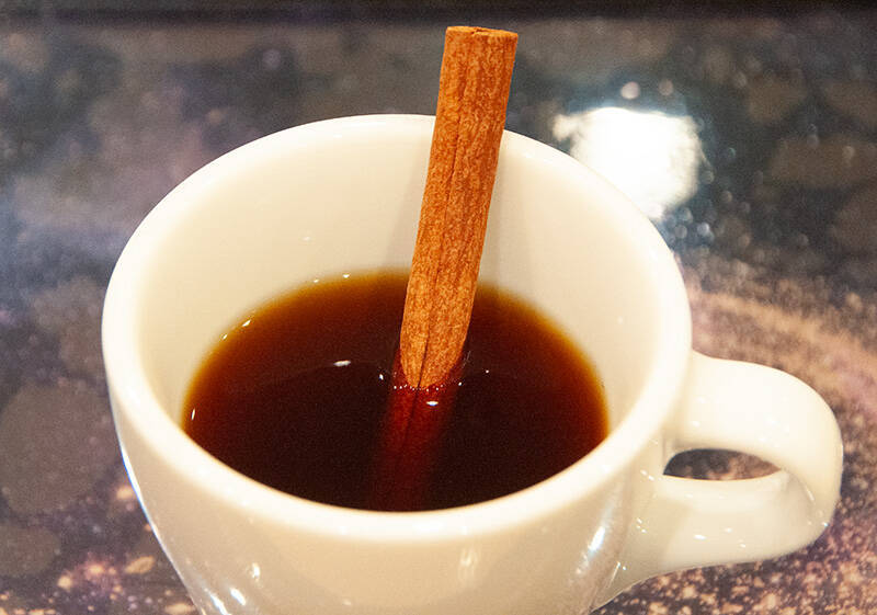 IQOSに新モデルと新銘柄続々　「宇宙」感じるオリジナルドリンクをIQOSストアで提供