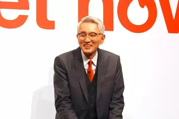 「松重豊＆のんが新CMで刑事バディに！ロケットナウ新CM発表会で制作陣にラブコール？」の画像