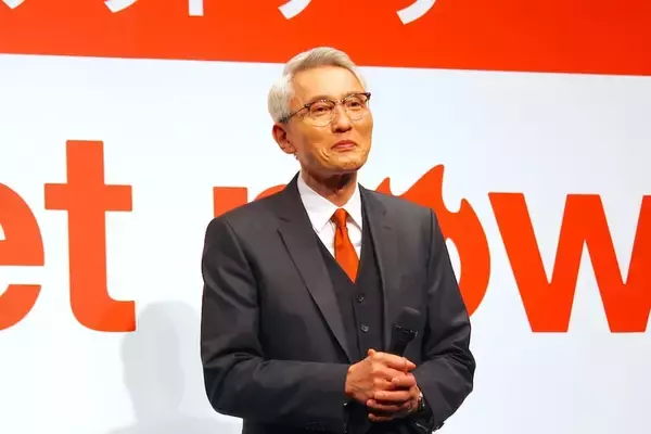 「松重豊＆のんが新CMで刑事バディに！ロケットナウ新CM発表会で制作陣にラブコール？」の画像