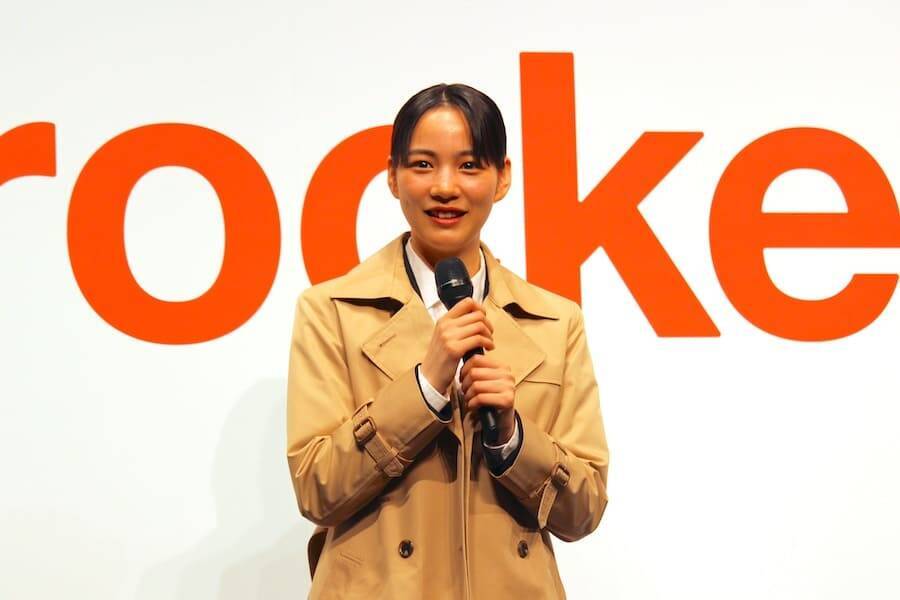 松重豊＆のんが新CMで刑事バディに！ロケットナウ新CM発表会で制作陣にラブコール？