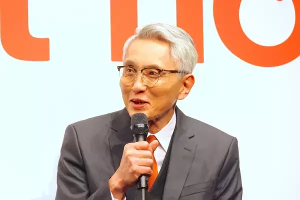 「松重豊＆のんが新CMで刑事バディに！ロケットナウ新CM発表会で制作陣にラブコール？」の画像