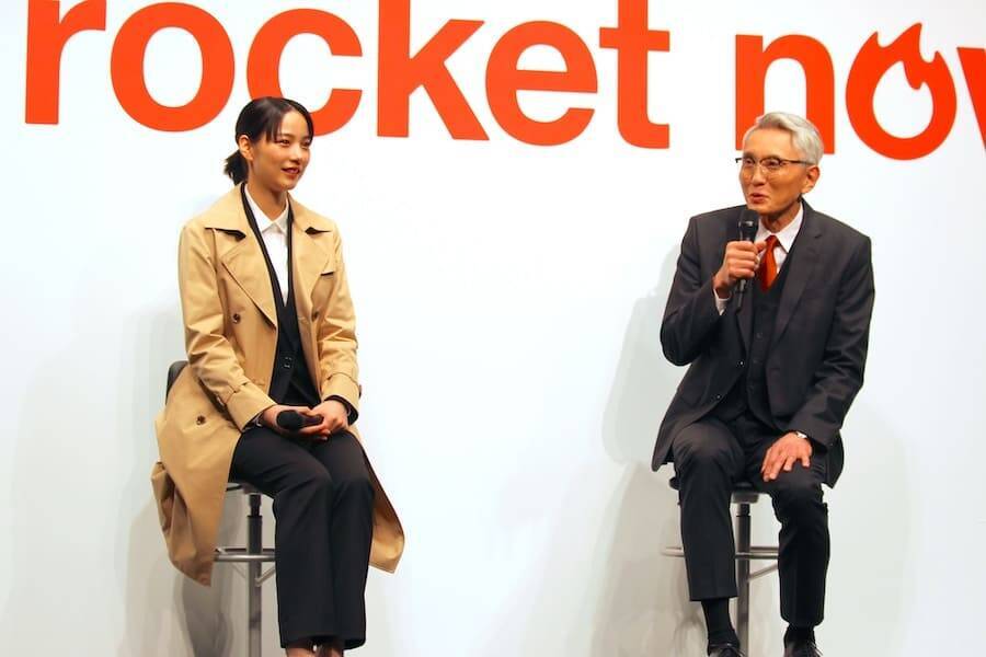 松重豊＆のんが新CMで刑事バディに！ロケットナウ新CM発表会で制作陣にラブコール？