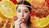 「三吉彩花、ねじり鉢巻で太鼓を豪快に打ち鳴らす　「湖池屋ストロング」新TVCMが7月1日より放映開始」の画像1