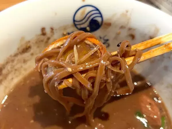 「甘いの？しょっぱいの？1日20食限定の「チョコレート味噌ラーメン」が唯一無二の体験だった」の画像