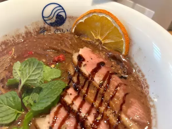 「甘いの？しょっぱいの？1日20食限定の「チョコレート味噌ラーメン」が唯一無二の体験だった」の画像