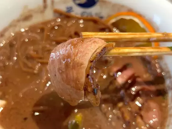 「甘いの？しょっぱいの？1日20食限定の「チョコレート味噌ラーメン」が唯一無二の体験だった」の画像