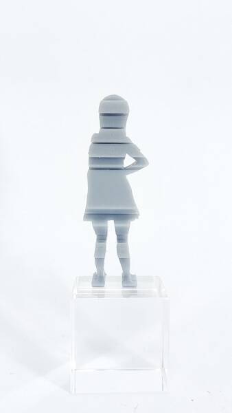 「美少女フィギュア」ってそういう……シルエットが文字に変化する奇抜な発想の立体像
