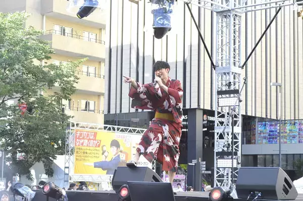 「オーイシマサヨシ登場にファンから＼クソメガネ！／の声援　豊島区・Hareza池袋3周年イベントで名曲「キンカンのうた2020」など披露」の画像