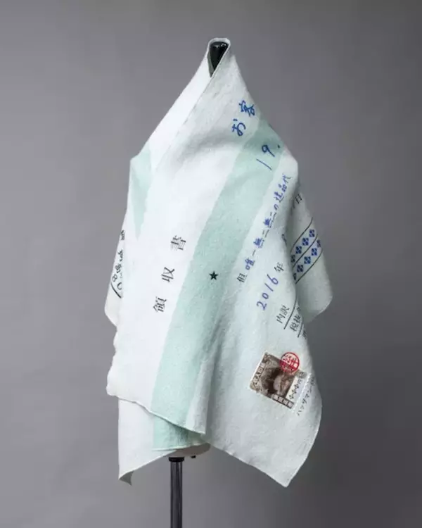 経費で落ちますか？ぜひとも埋もれてみたい「領収書マフラー」が話題