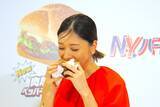 「人気の「N.Y.バーガーズ」が今年も登場！元マッククルーの数原龍友が、片寄涼太＆みちょぱにデリバリー」の画像16