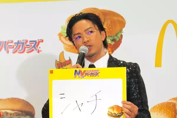 「人気の「N.Y.バーガーズ」が今年も登場！元マッククルーの数原龍友が、片寄涼太＆みちょぱにデリバリー」の画像