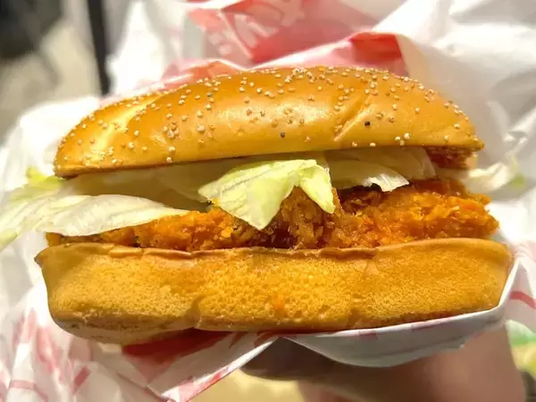「人気の「N.Y.バーガーズ」が今年も登場！元マッククルーの数原龍友が、片寄涼太＆みちょぱにデリバリー」の画像