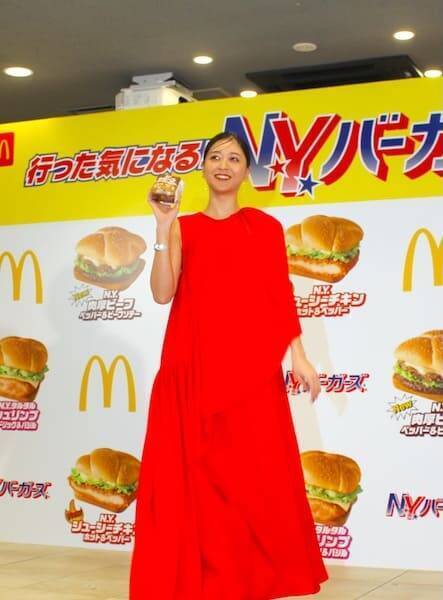 人気の「N.Y.バーガーズ」が今年も登場！元マッククルーの数原龍友が、片寄涼太＆みちょぱにデリバリー