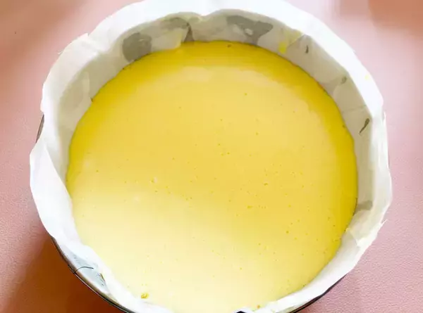 「ケーキが取り出せないストレスから開放！「便利なクッキングシートの敷き方」が本当に便利だった」の画像