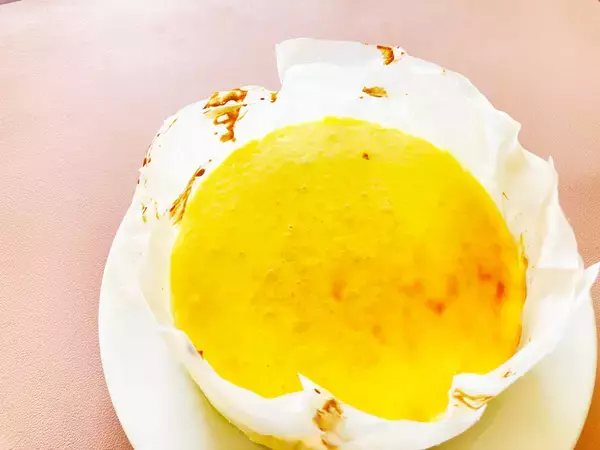 「ケーキが取り出せないストレスから開放！「便利なクッキングシートの敷き方」が本当に便利だった」の画像