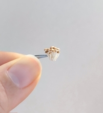 刺繍糸を固めたら「ぶなしめじ」になった　リアルすぎる立体作品が話題