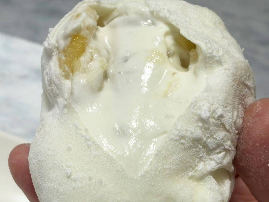 ライスペーパーで包むだけ　海外で大バズり中のヘルシーな「フルーツ大福風デザート」を作ってみた