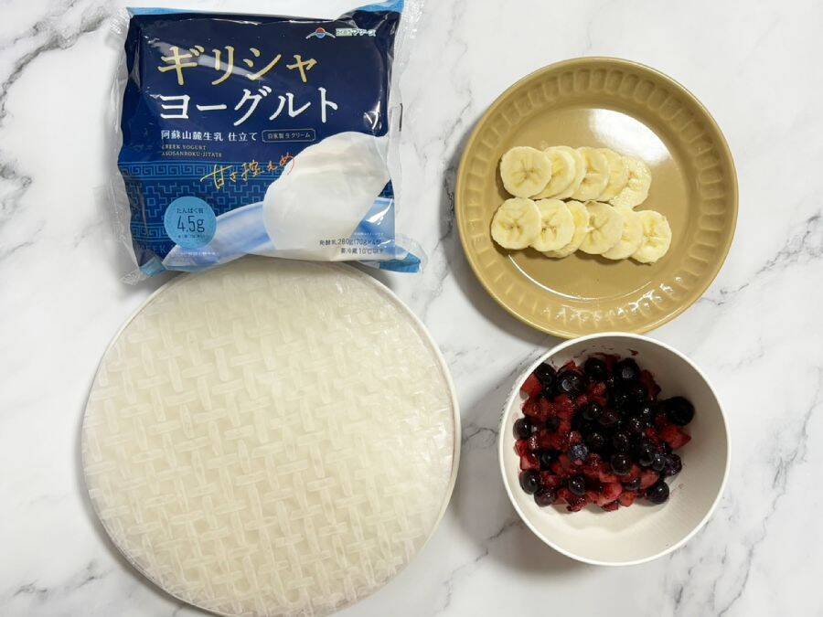 ライスペーパーで包むだけ　海外で大バズり中のヘルシーな「フルーツ大福風デザート」を作ってみた