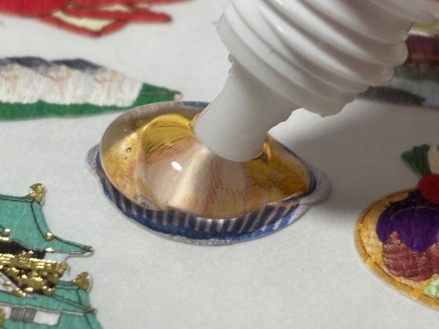 「ぷっくりシール難民」に救いの手　コニシ公式が教える「ボンド活用術」を試してみた