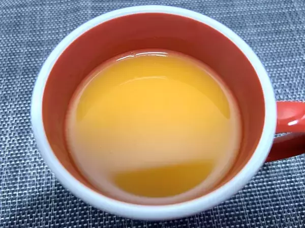 「コーンスープ派だった記者、ダイドーの「旨辛ユッケジャンクッパ風スープ」に寝返る」の画像