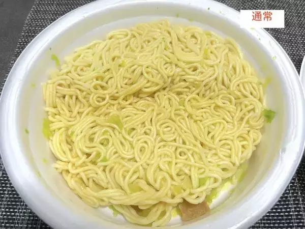 「「日清焼そばU.F.O.」が“究極進化”！どれくらい変わった？　2種類を食べ比べてみた」の画像