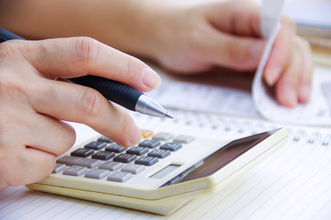 不都合な支出は「なかったこと」に　自分を欺きハッピーに生きる禁断の家計簿術