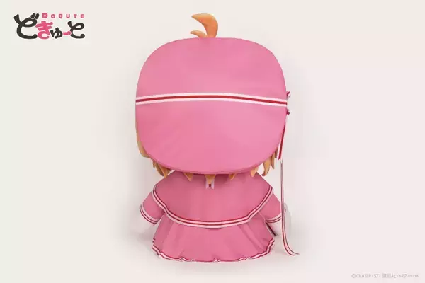 「高さ約100cmの超ド級サイズ　「カードキャプターさくら」木之本桜が巨大ぬいぐるみに」の画像